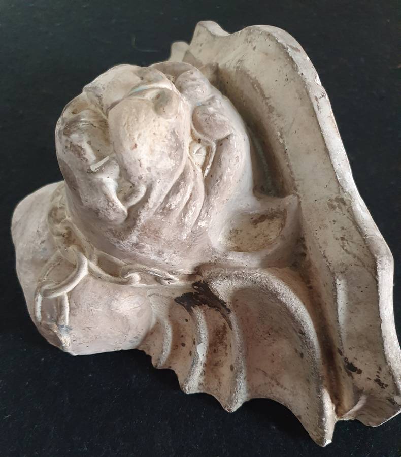 VINTAGE GARGOYLE CEMENT CAST WALL MOUNT.