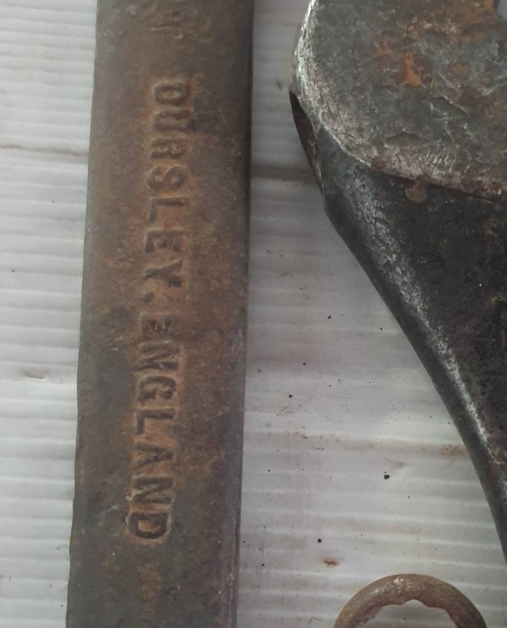 ANTIQUE THICK METAL TOOLBOX WITH 25 X ANTIQUE TOOLS. AS FOUND. SEE PHOTOS.