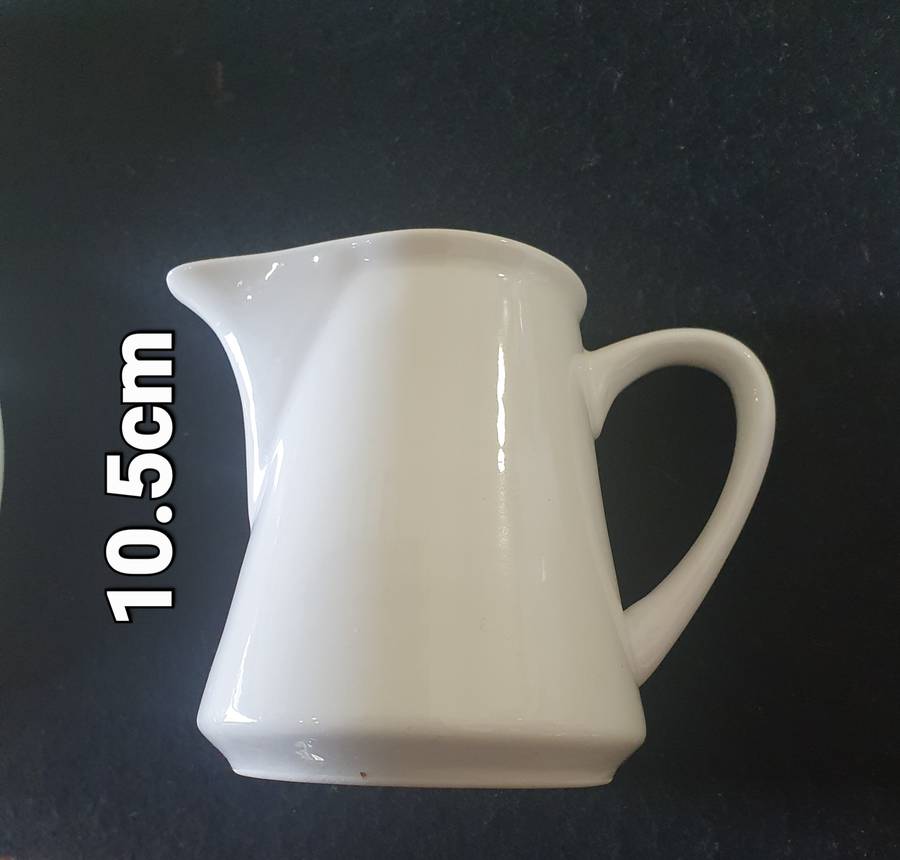 Maxwell Williams Porcelain White Basics Tea set. 13 pieces