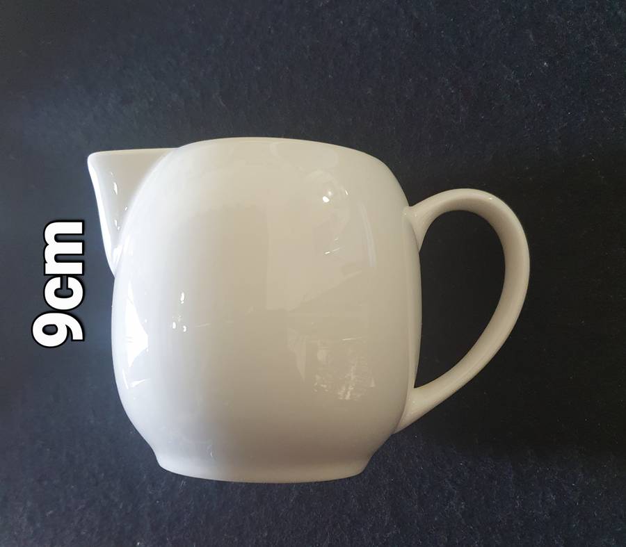Maxwell Williams Porcelain White Basics Tea set. 13 pieces