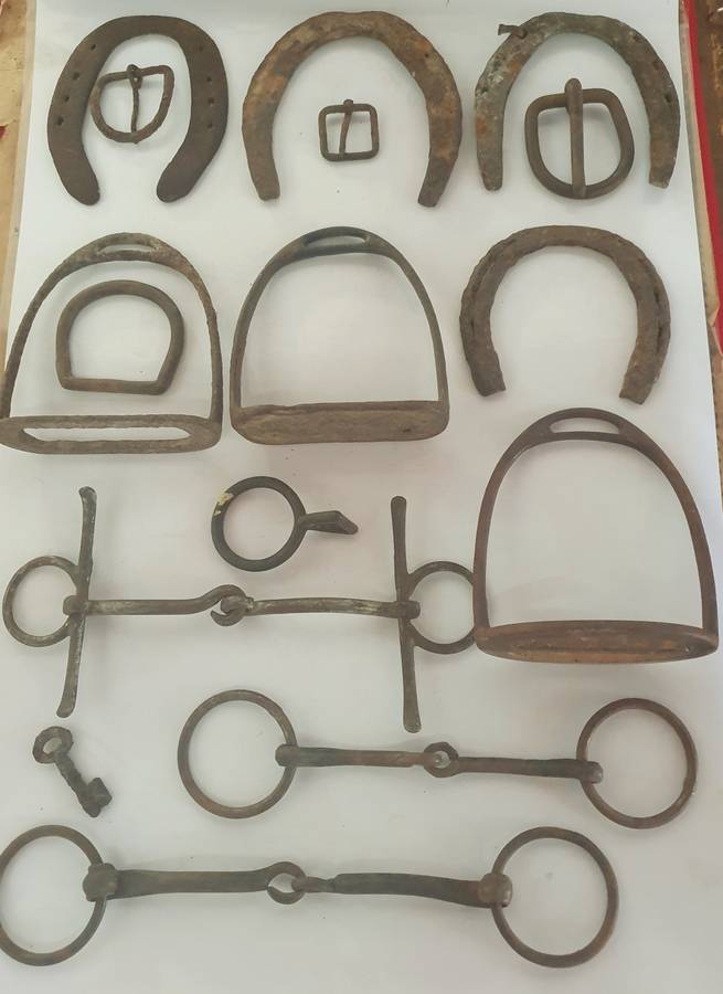 16 X  ANGLO BOER WAR ARTIFACTS .SALVAGED  FROM GENERAL WYAND MALAN FORTS RICHMOND. VEGKOP.