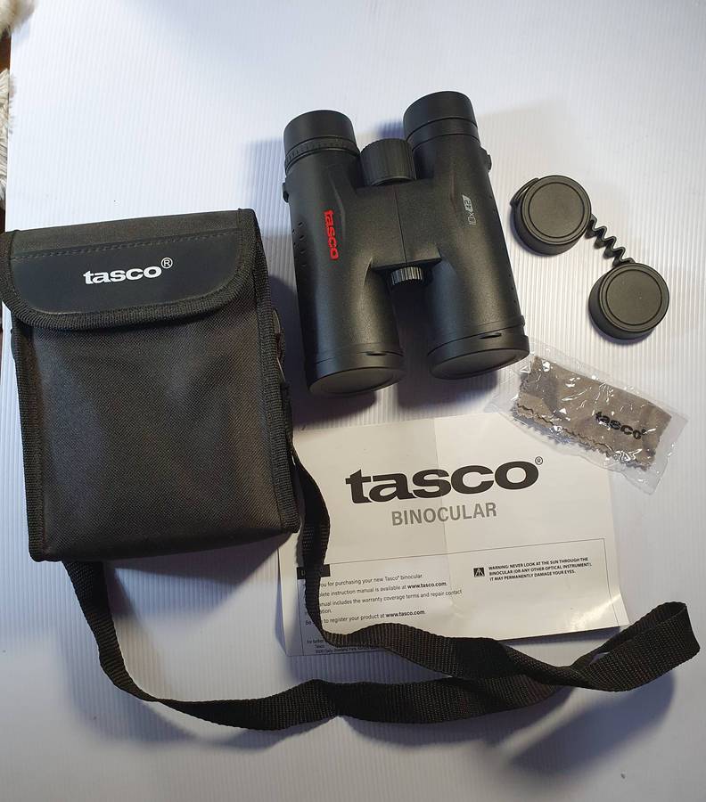 TASCO ES 10X42 BINOCULARS . AS GOOD AS NEW.