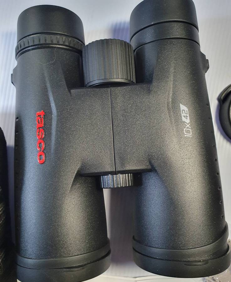 TASCO ES 10X42 BINOCULARS . AS GOOD AS NEW.