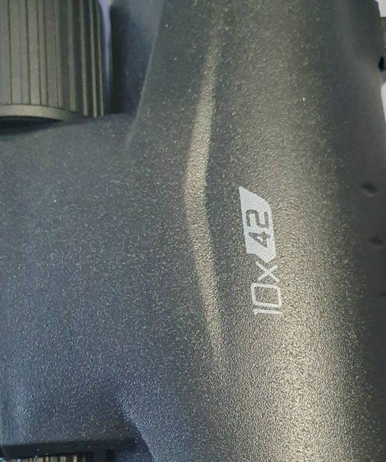 TASCO ES 10X42 BINOCULARS . AS GOOD AS NEW.