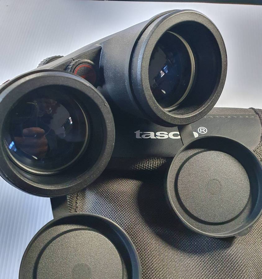 TASCO ES 10X42 BINOCULARS . AS GOOD AS NEW.