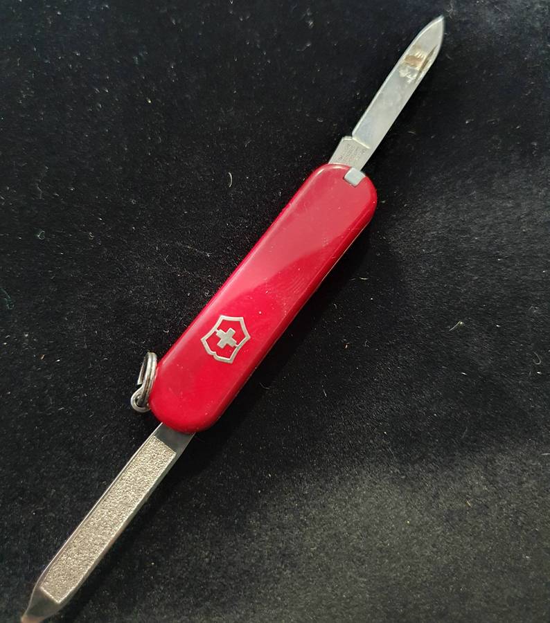 MINI VICTORINOX KNIFE AND HOLDER.