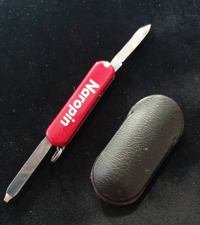 MINI VICTORINOX KNIFE AND HOLDER.