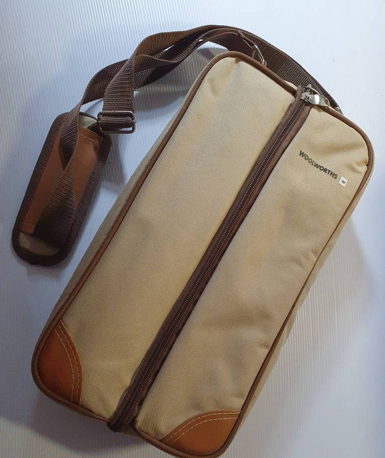 COFFEE FLASK SET WITH CARRY CASE. STAINLESS STEEL. HIGH END SET. NEVER BEEN USED.