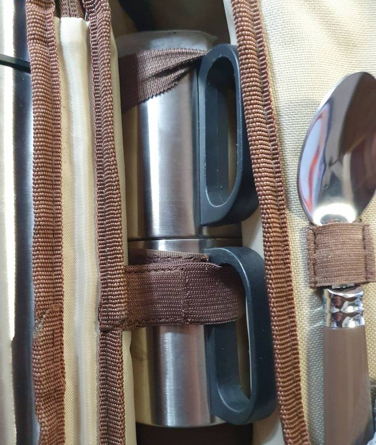 COFFEE FLASK SET WITH CARRY CASE. STAINLESS STEEL. HIGH END SET. NEVER BEEN USED.