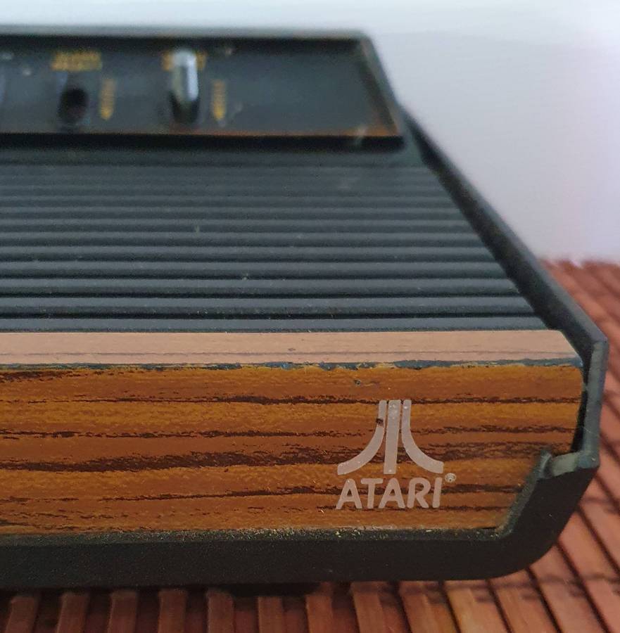 VINTAGE 1980s ATARI VIDEO COMPUTER SYSTEM CONSOLE.