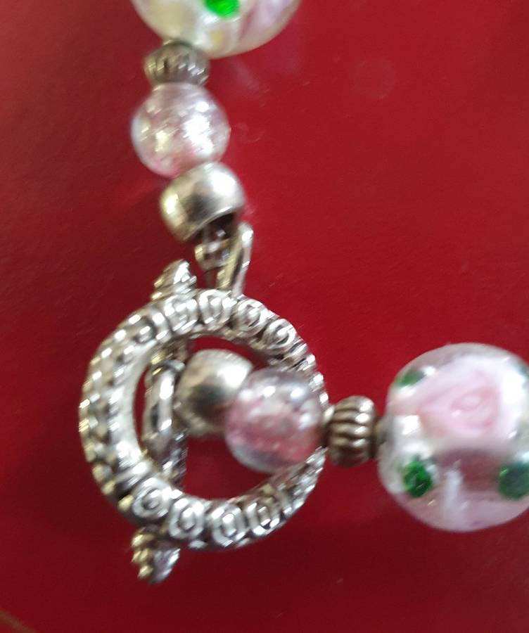 ANTIQUE  GLASS WITH ROSES NECLACE. STUNNING DETAIL !!