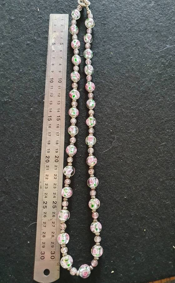 ANTIQUE  GLASS WITH ROSES NECLACE. STUNNING DETAIL !!