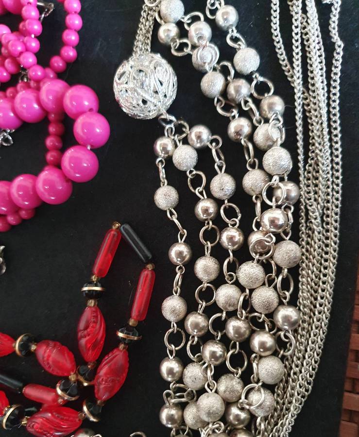 13 X PIECES HIGH END JEWELLERY. HIGH VALUE ITEMS !! ONE BID FOR ALL.