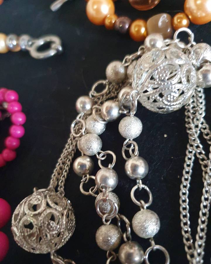 13 X PIECES HIGH END JEWELLERY. HIGH VALUE ITEMS !! ONE BID FOR ALL.