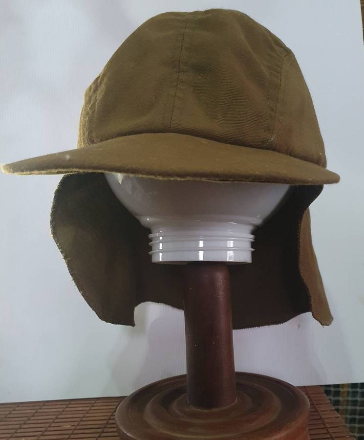 1983 NUTRIA BUSH CAP WITH FLAP. UNKNOW ORIGIN. 50cm. CIRC.