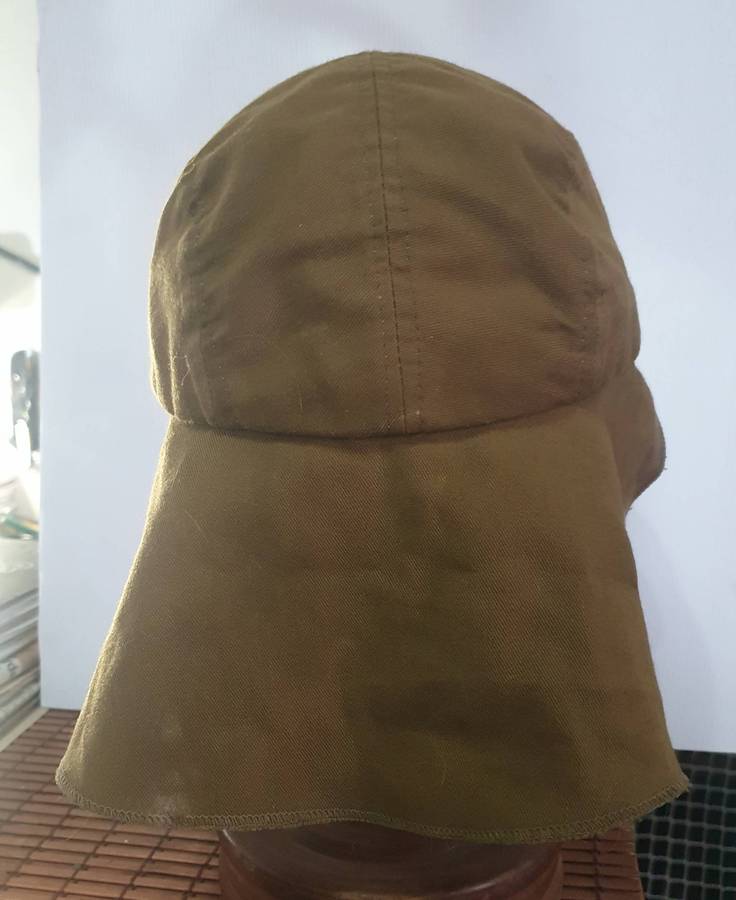 1983 NUTRIA BUSH CAP WITH FLAP. UNKNOW ORIGIN. 50cm. CIRC.