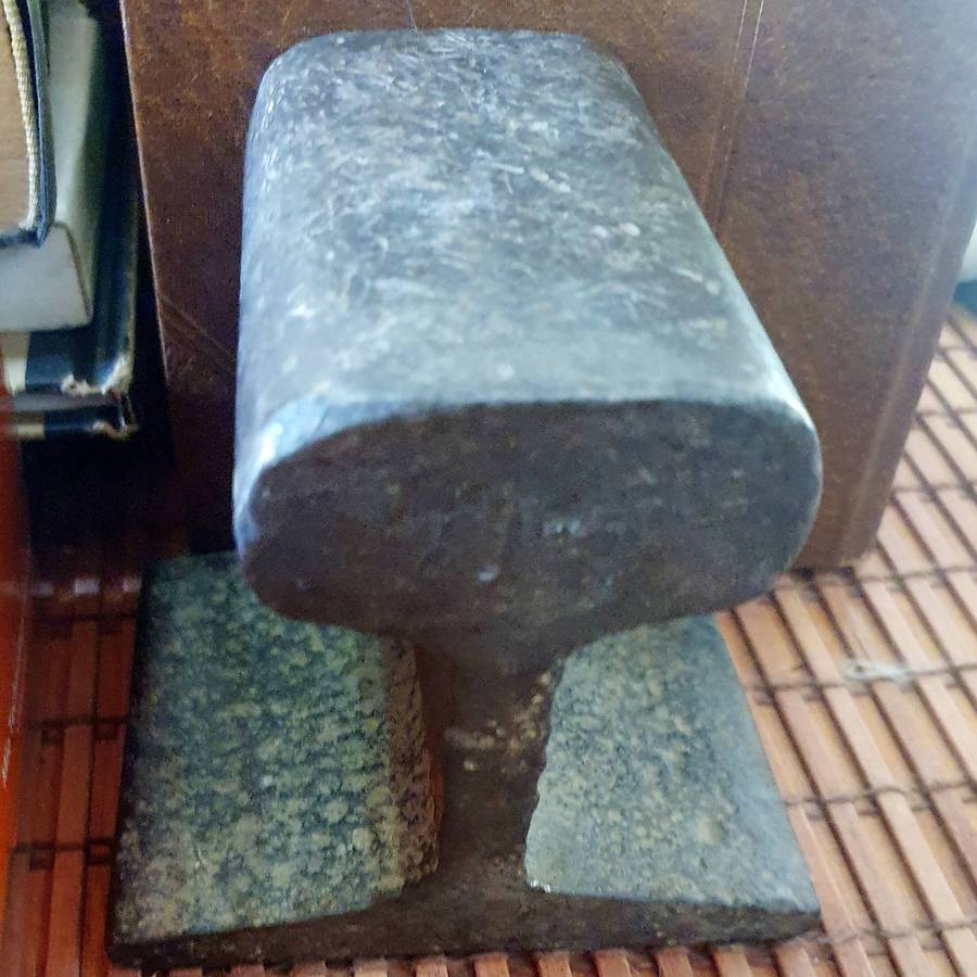ANTIQUE TRAIN RAIL CUTTING. IDEAL FOR ANVIL !!