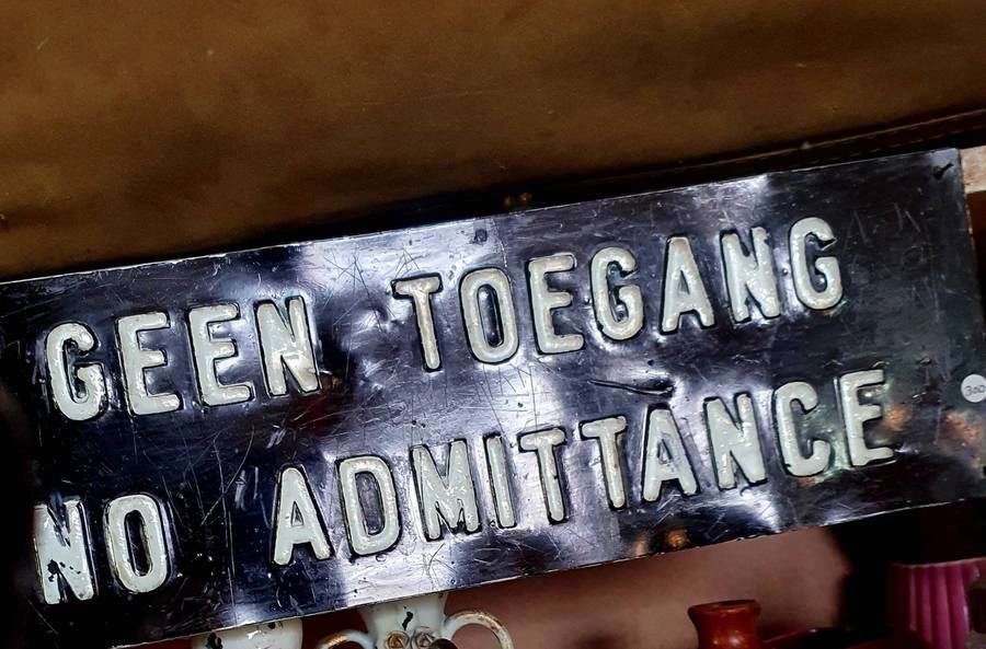 ANTIQUE THICK PRESSED METAL PLATE SIGN.