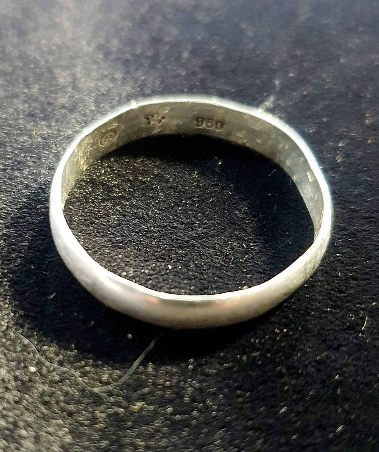 .960 SILVER RING. 22mm  1.80g