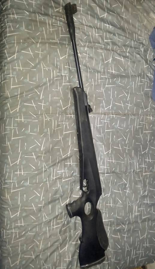 5.5mm AIR RIFLE. RETAY 135X. PLUS 150 PELLETS. AS GOOD AS NEW.