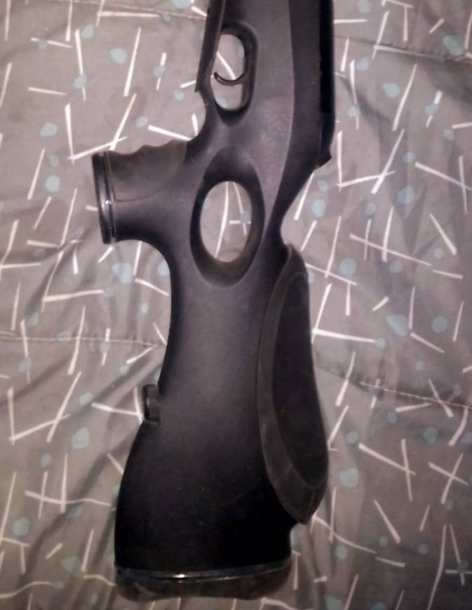 5.5mm AIR RIFLE. RETAY 135X. PLUS 150 PELLETS. AS GOOD AS NEW.