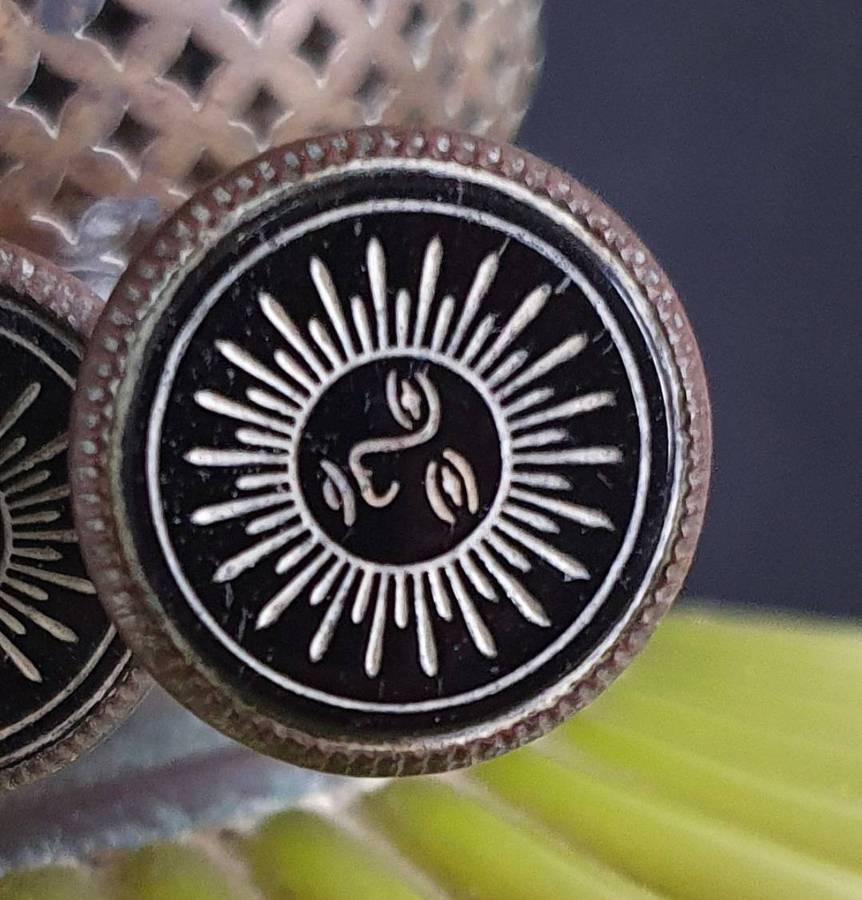 VICTORIAN GREEN VASELINE GLASS OIL LANTERN. C1870s. 700mm HIGH.