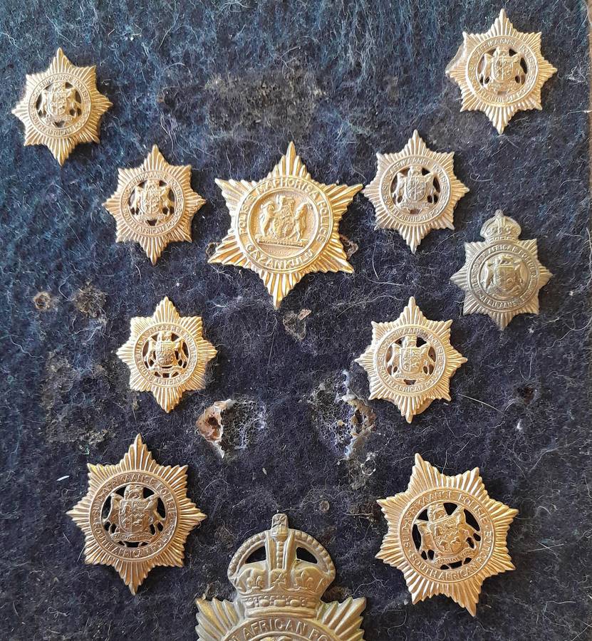 Collection of 20 x South African  Armed forces Badges & insignia, 1910's -1980's