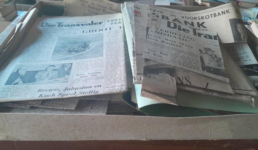 Groot versameling van DIE TRANSVALER en ander politieke nuus uitknipsels en Artikels, Bosoorlog ens.