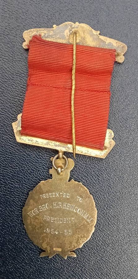 Sons of England South Africa QUEENS ENSIGN LODGE No 476 SILVER medals ect.