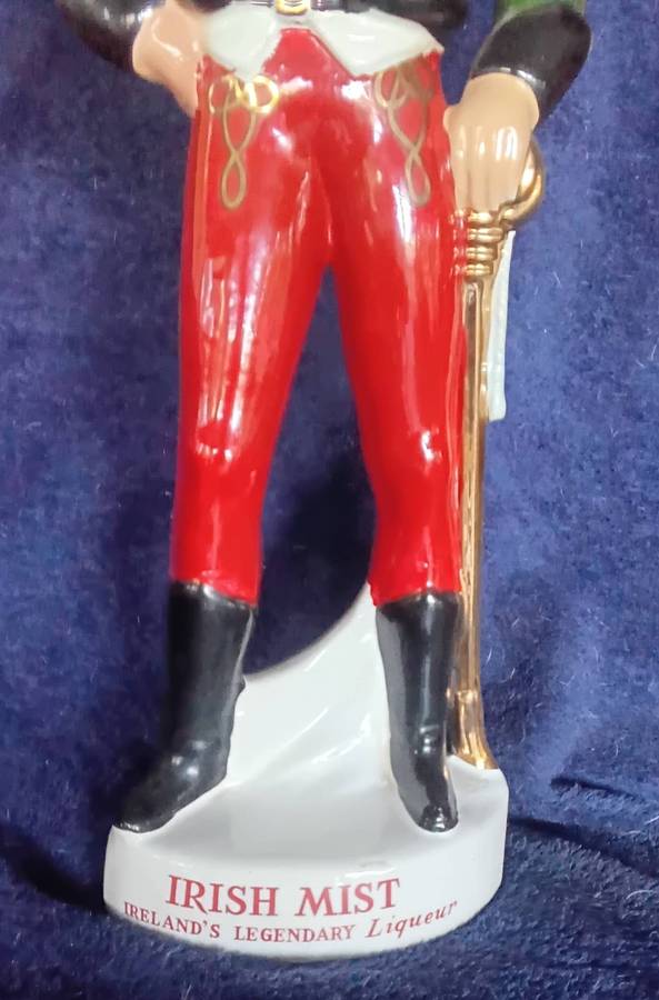 Rare Large Vintage Irish Mist Irish Soldier Decanter: 50 cm