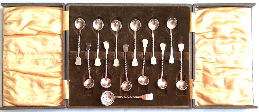 13pc Silver Shilling Spoon Set