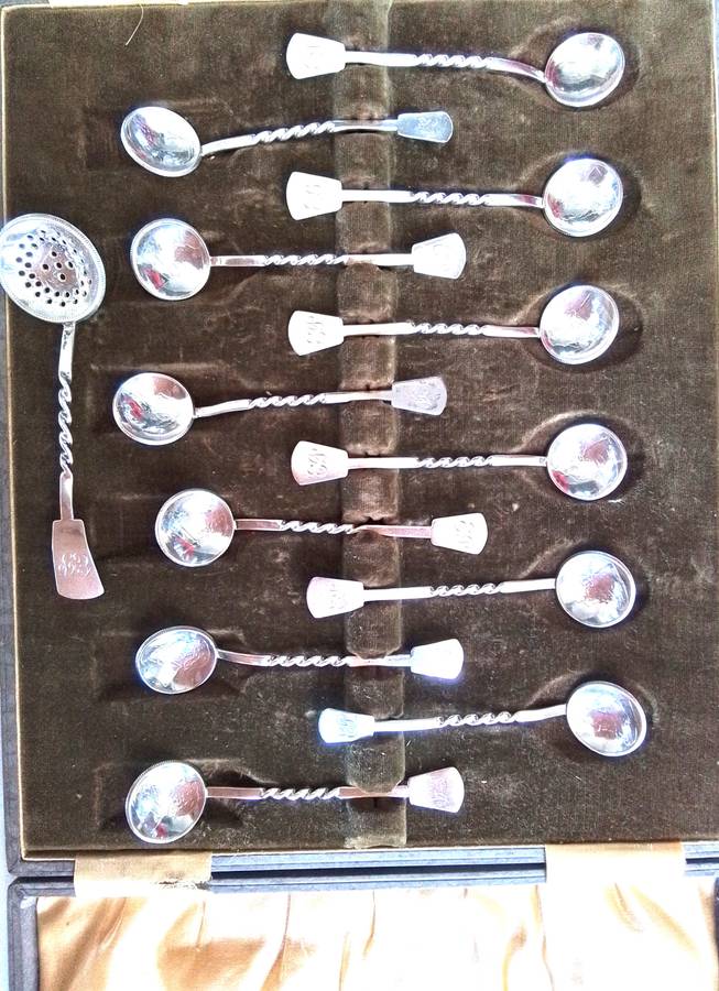 13pc Silver Shilling Spoon Set