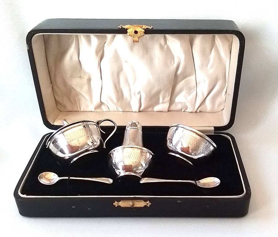 Birmingham  1933   -   Cased  5pc  Cruet  Set