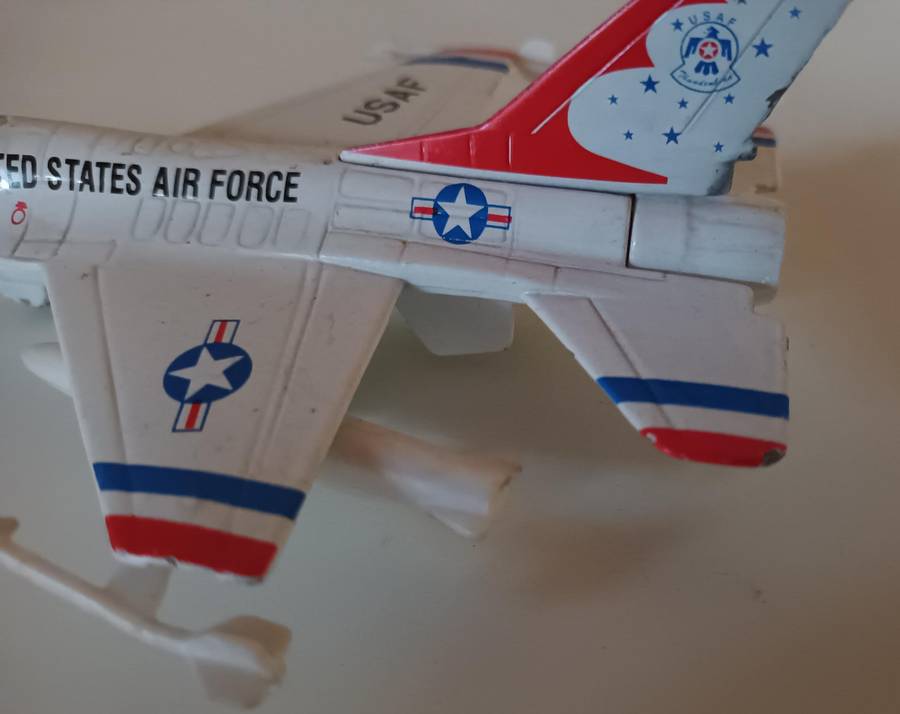 Die Cast Falcoln F 16 Aircraft Model