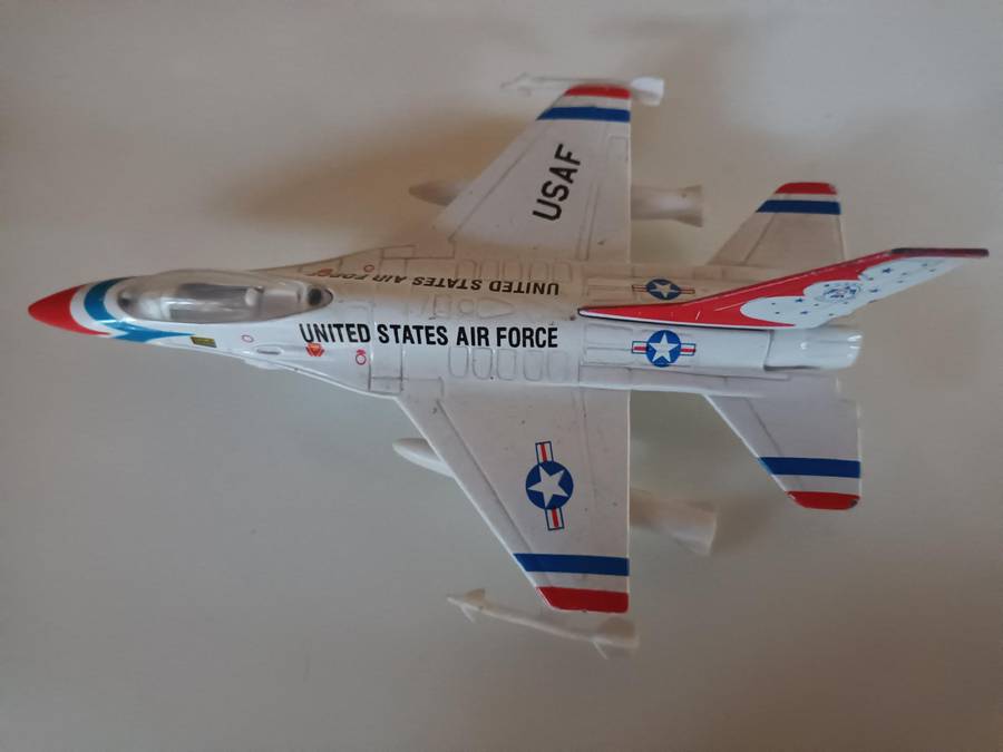 Die Cast Falcoln F 16 Aircraft Model