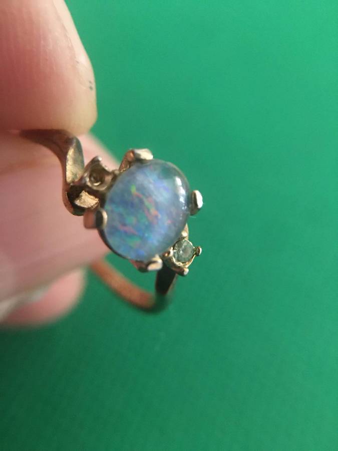 VINTAGE OPAL RING WITH ONE STONE MISSING -  SEE CARETS  ON INSIDE 14 KTS ESPO DIFFICULT TO SEE
