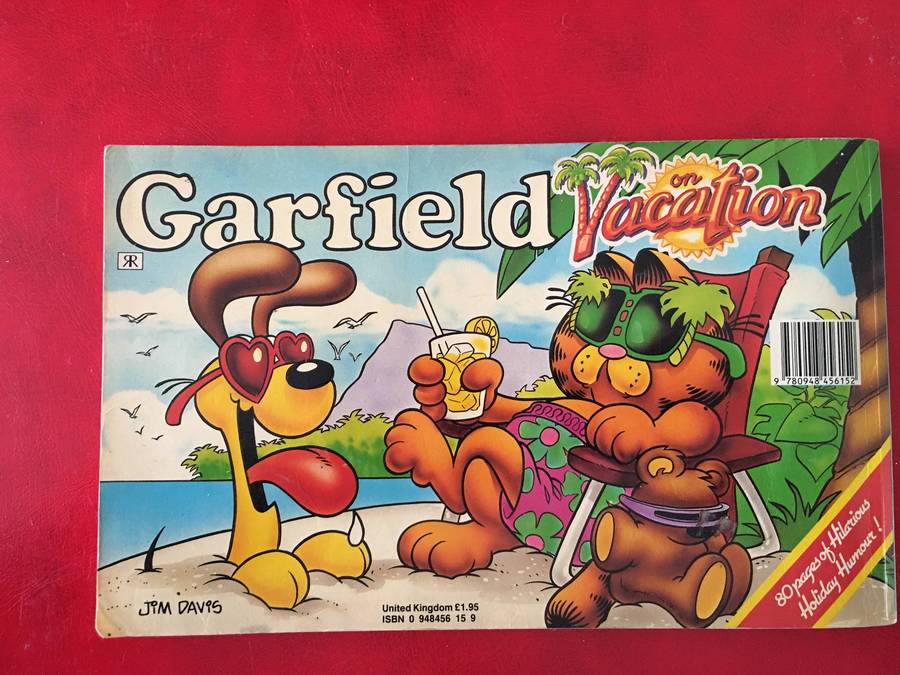 VINTAGE GARFIELD PAPERBACK - 1984