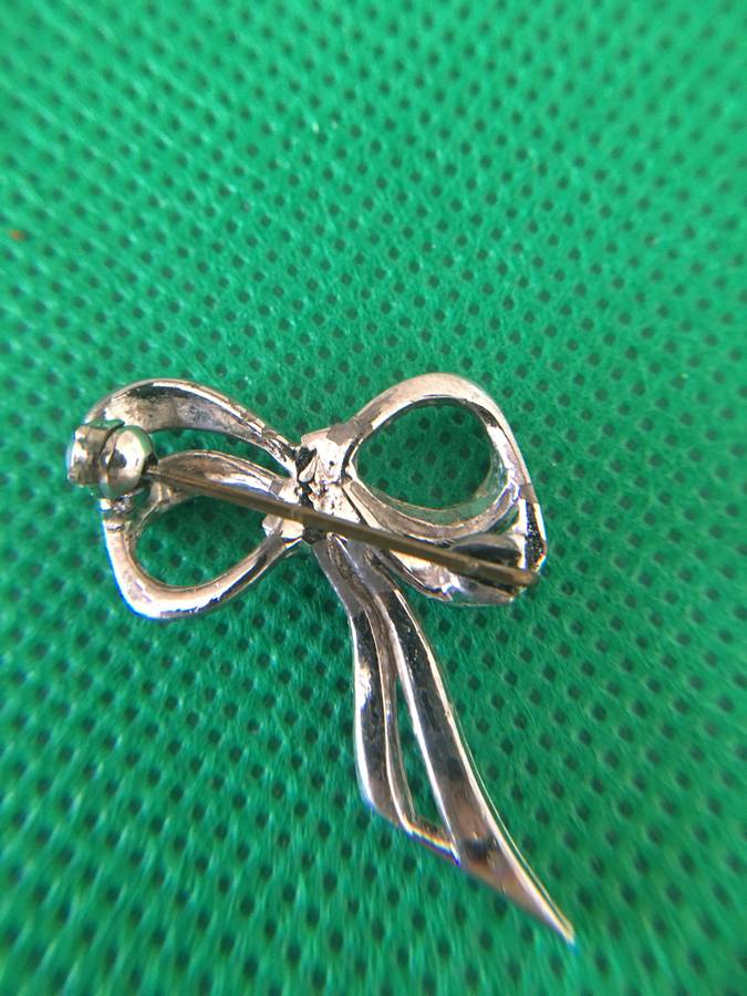 VINTAGE BROOCH  WITH STONES