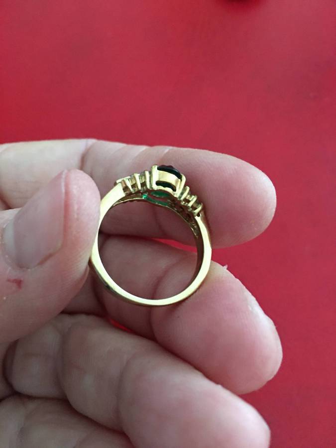 LOVELY GOLD RING WITH  STONE