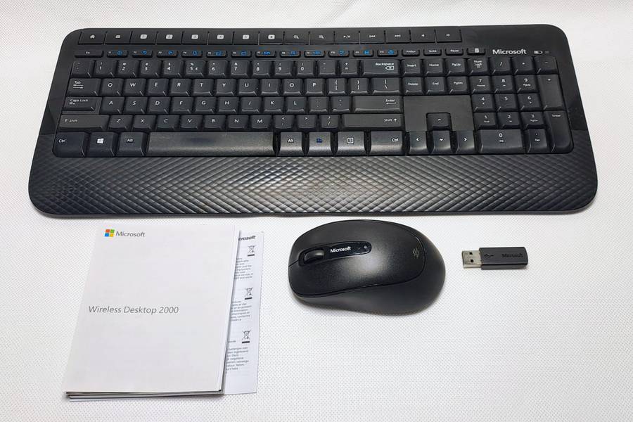 Microsoft Wireless Desktop 2000 Combo Set (M7J 00015) - Keyboard & Mouse
