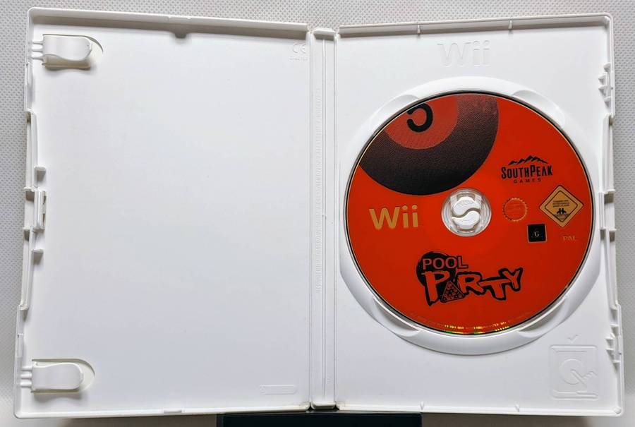 Nintendo Wii (Black & White) Console, games and HDMI Bundle