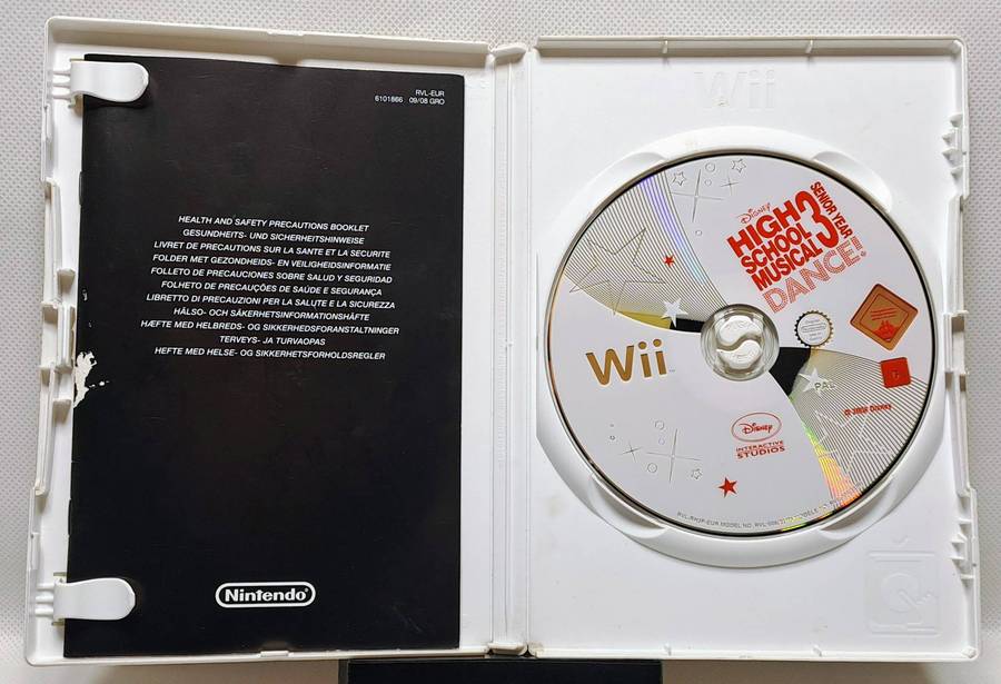 Nintendo Wii (Black & White) Console, games and HDMI Bundle