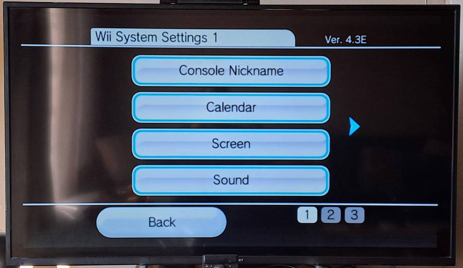 Nintendo Wii (Black & White) Console, games and HDMI Bundle