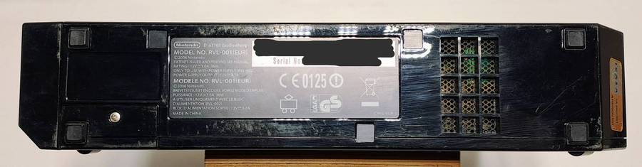 Nintendo Wii (Black & White) Console, games and HDMI Bundle