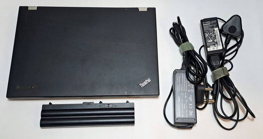 Lenovo ThinkPad T420 Laptop Bundle: Spare Battery & Dual Chargers