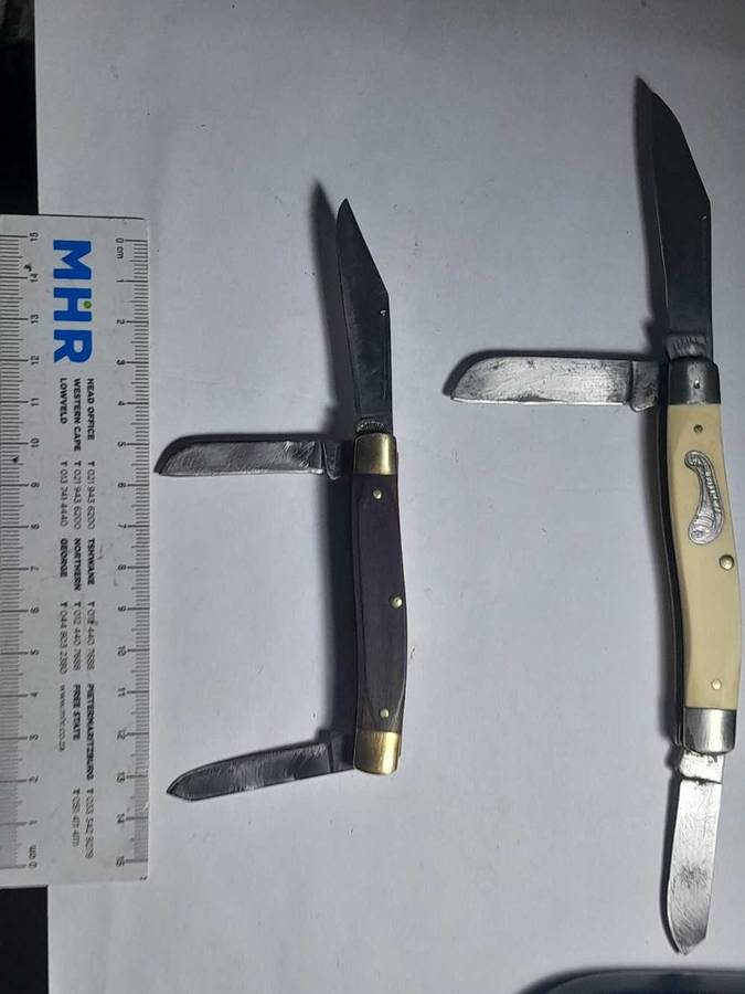 2 x Vintage US Imperial Frontier Stock Knives.