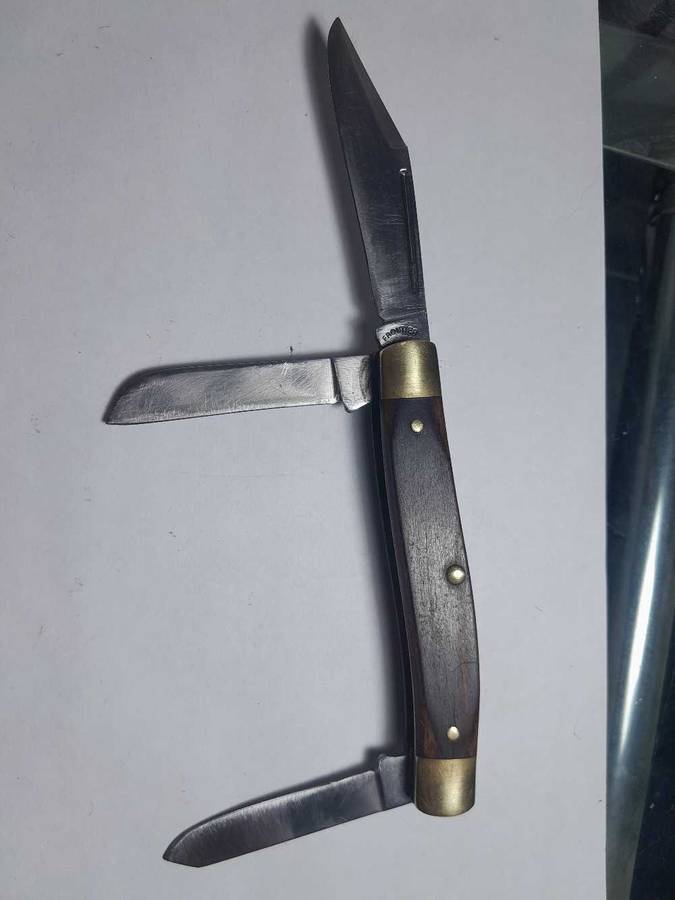 2 x Vintage US Imperial Frontier Stock Knives.