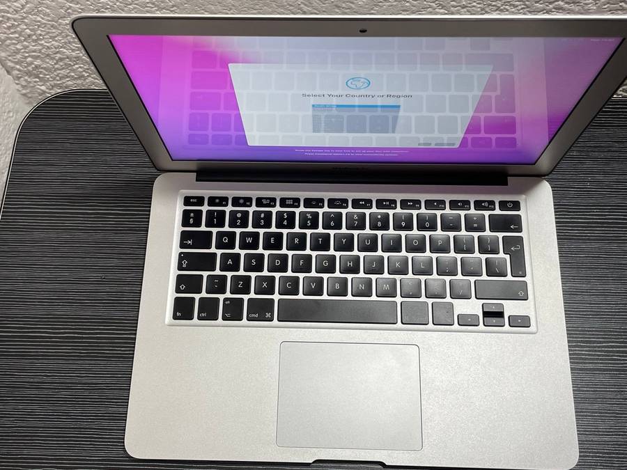 Apple Mackboook Air 2017 Emaculate Condition + 60W Fast Charger