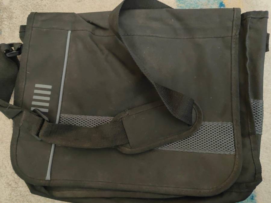 Barron BB0038 - Messenger Bag with Mesh Trim