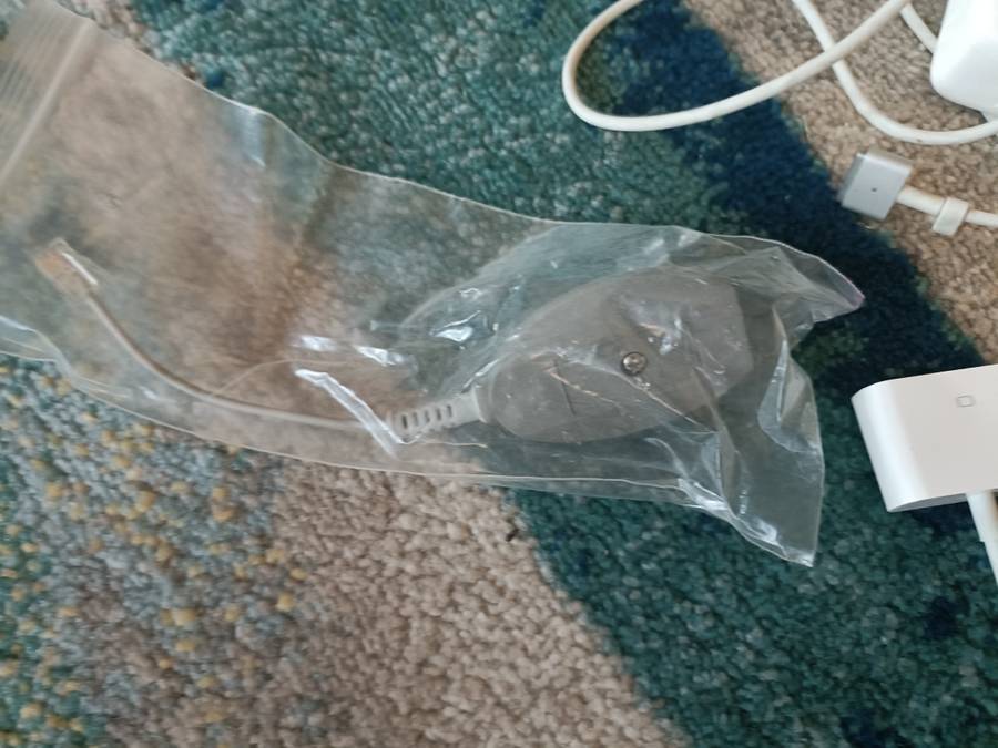 Bulk lot of Apple & other accessories